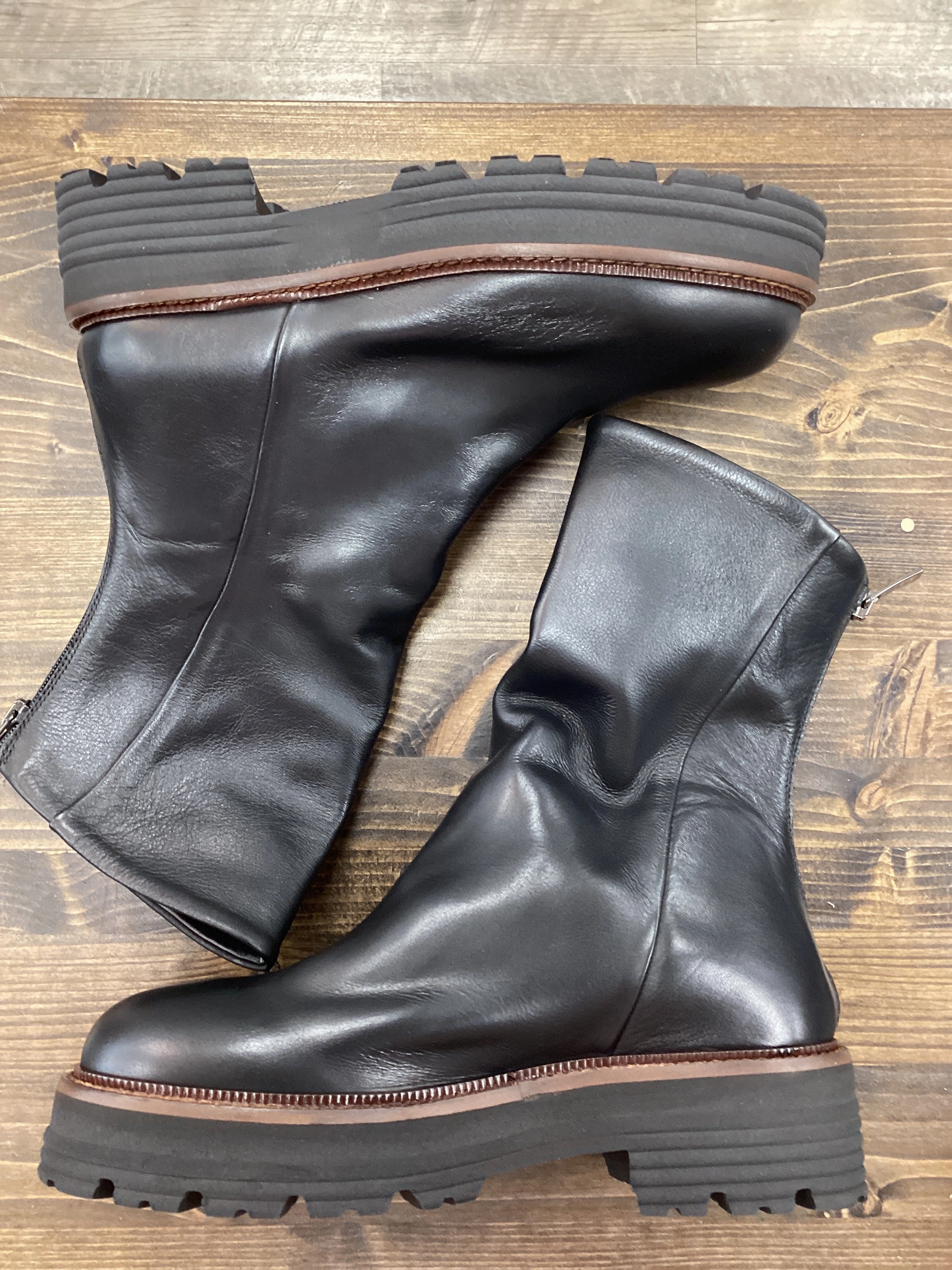 Ateliers BOSU Black leather boot Ankle Boots Clearance Sale