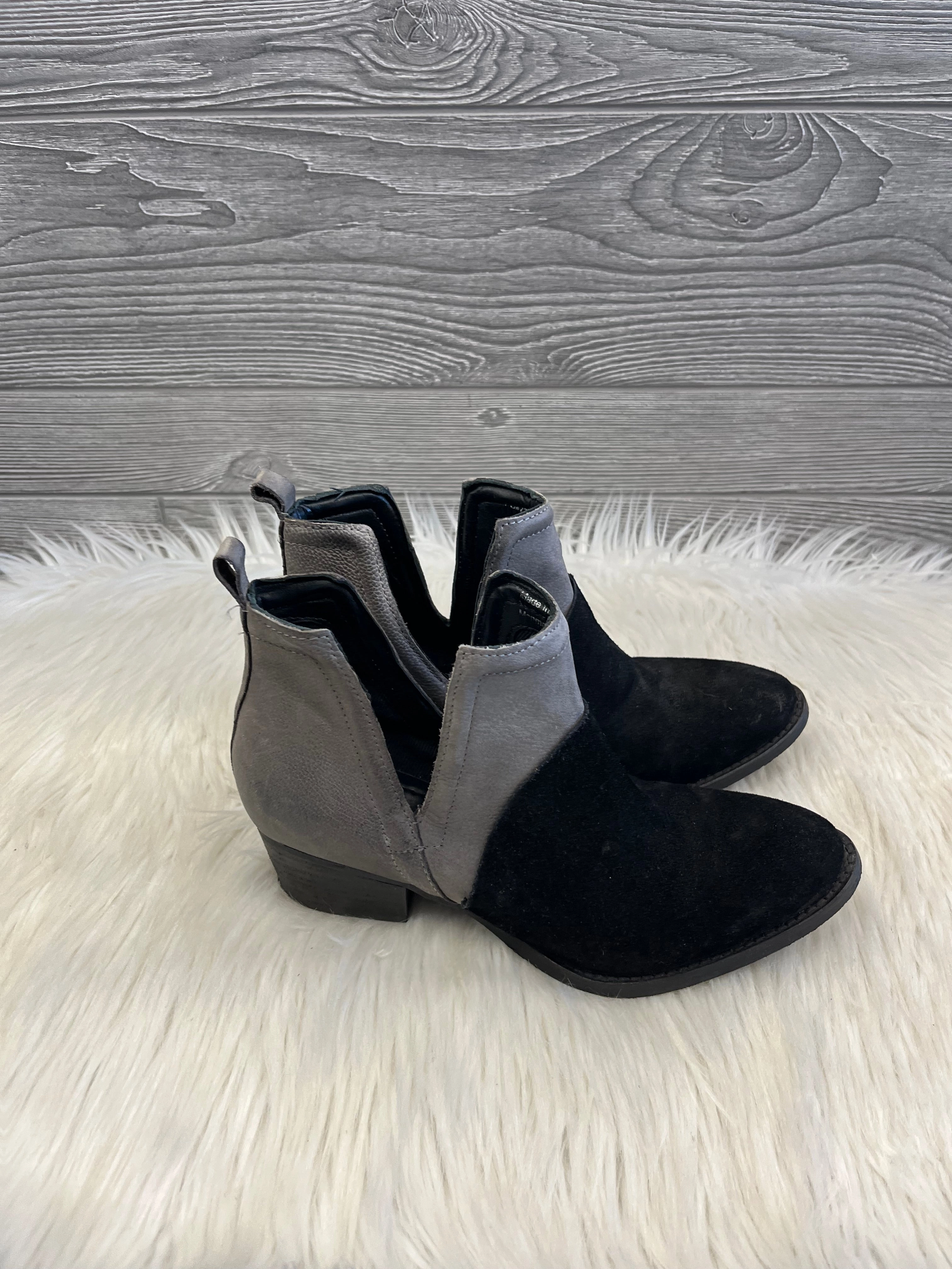Boots Ankle Flats By Clothes Mentor In Black, Size: 8.5 Shearling-trimmed Suede Ankle Boots