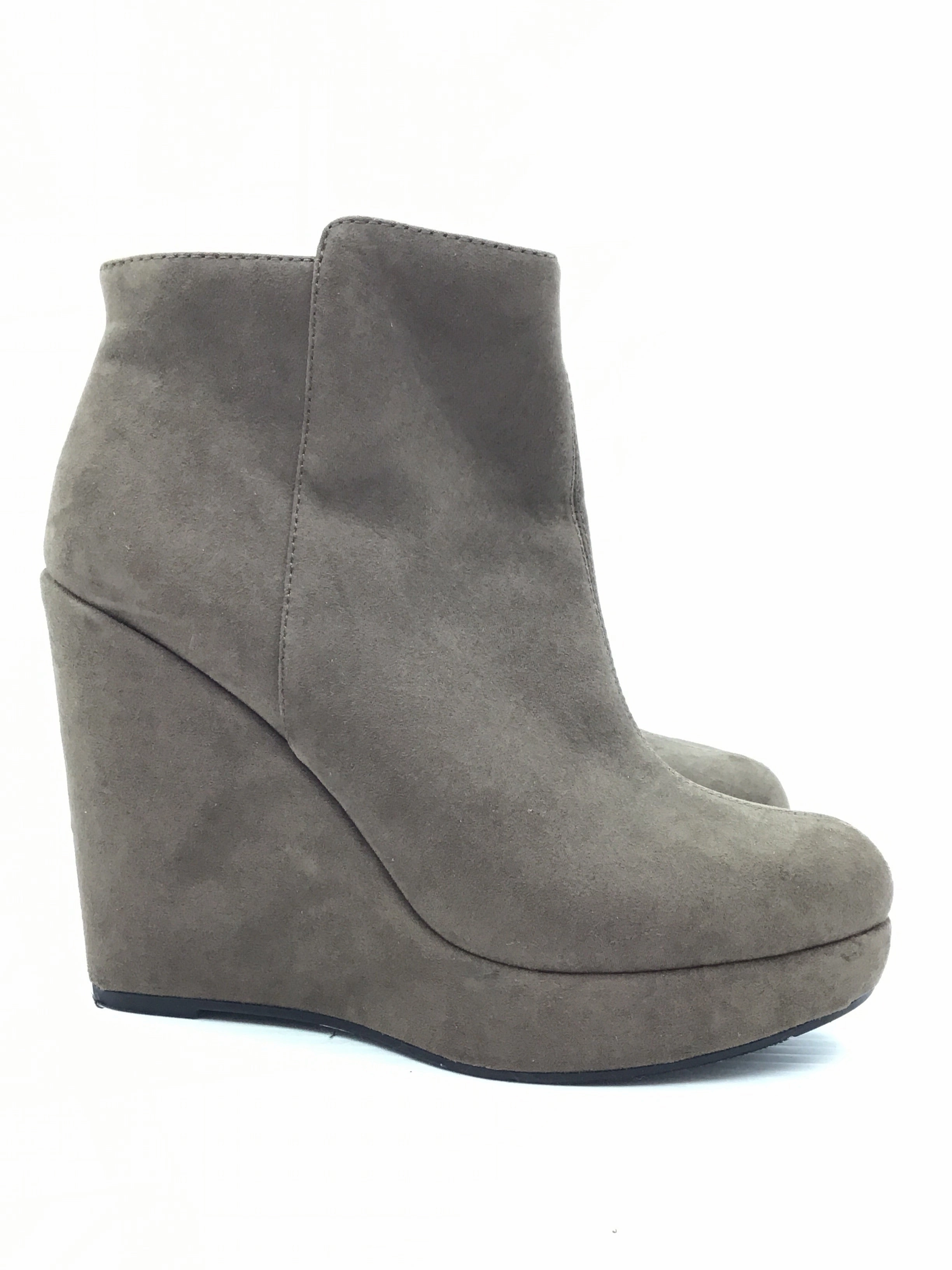 Very G Ankle Boots Boots Ankle Heels By Forever 21  Size: 8
