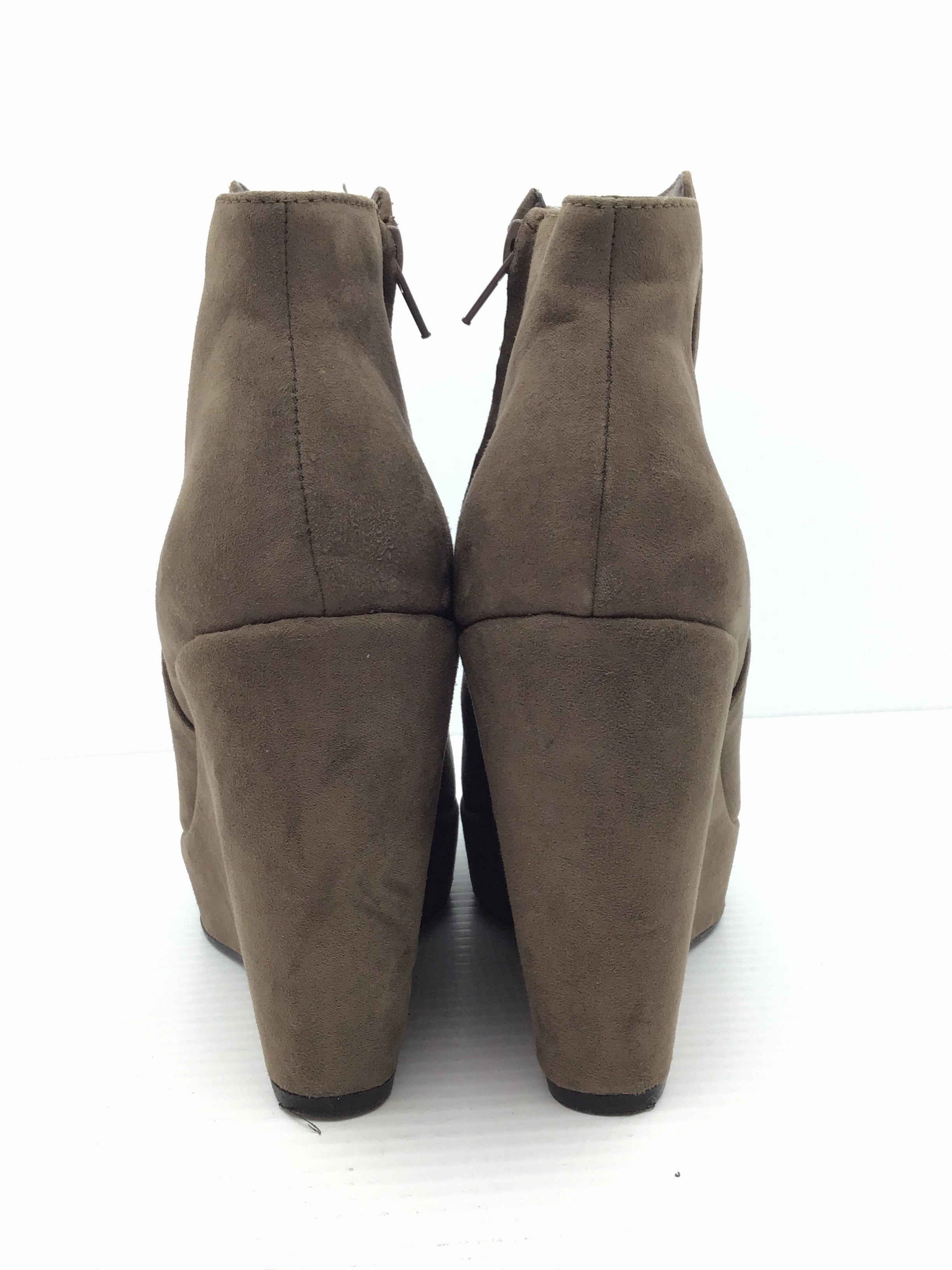 Casual Dress Ankle Boots Boots Ankle Heels By Forever 21  Size: 8