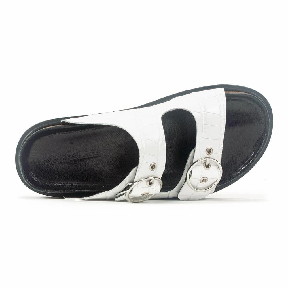 Sandals Closed Toe And Heel Circle Buckle Lowform Sandal