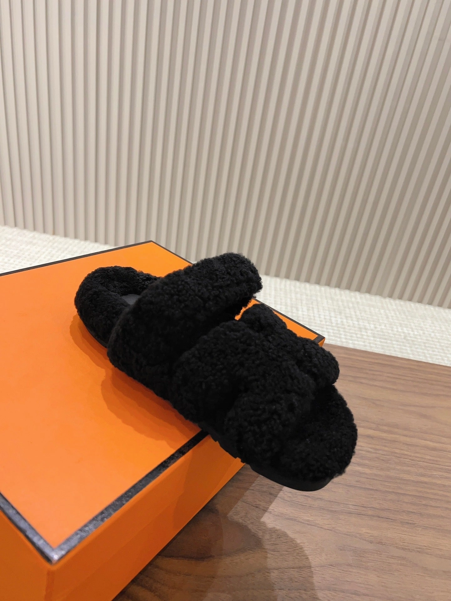 SE1234 H Chypre Sandal / Size5-10 Scalloped Flat Shoes