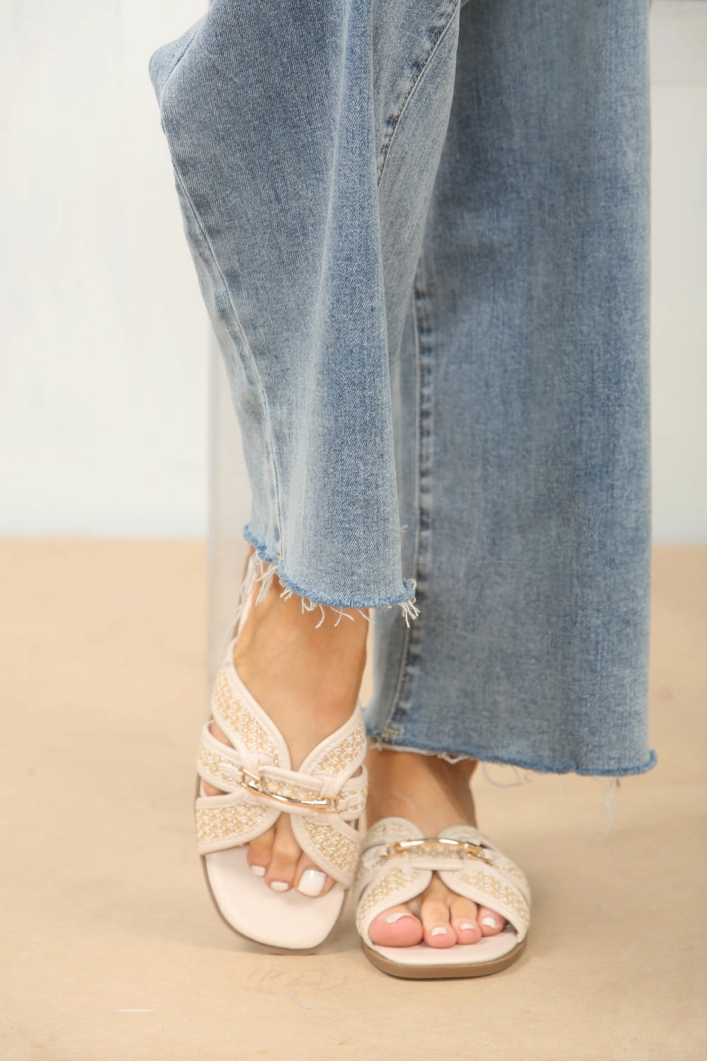 CREAM DESIGNER TRIM DETAIL RAFFIA STRAP SANDALS (PACK B) Flat Shoes Foot Pain