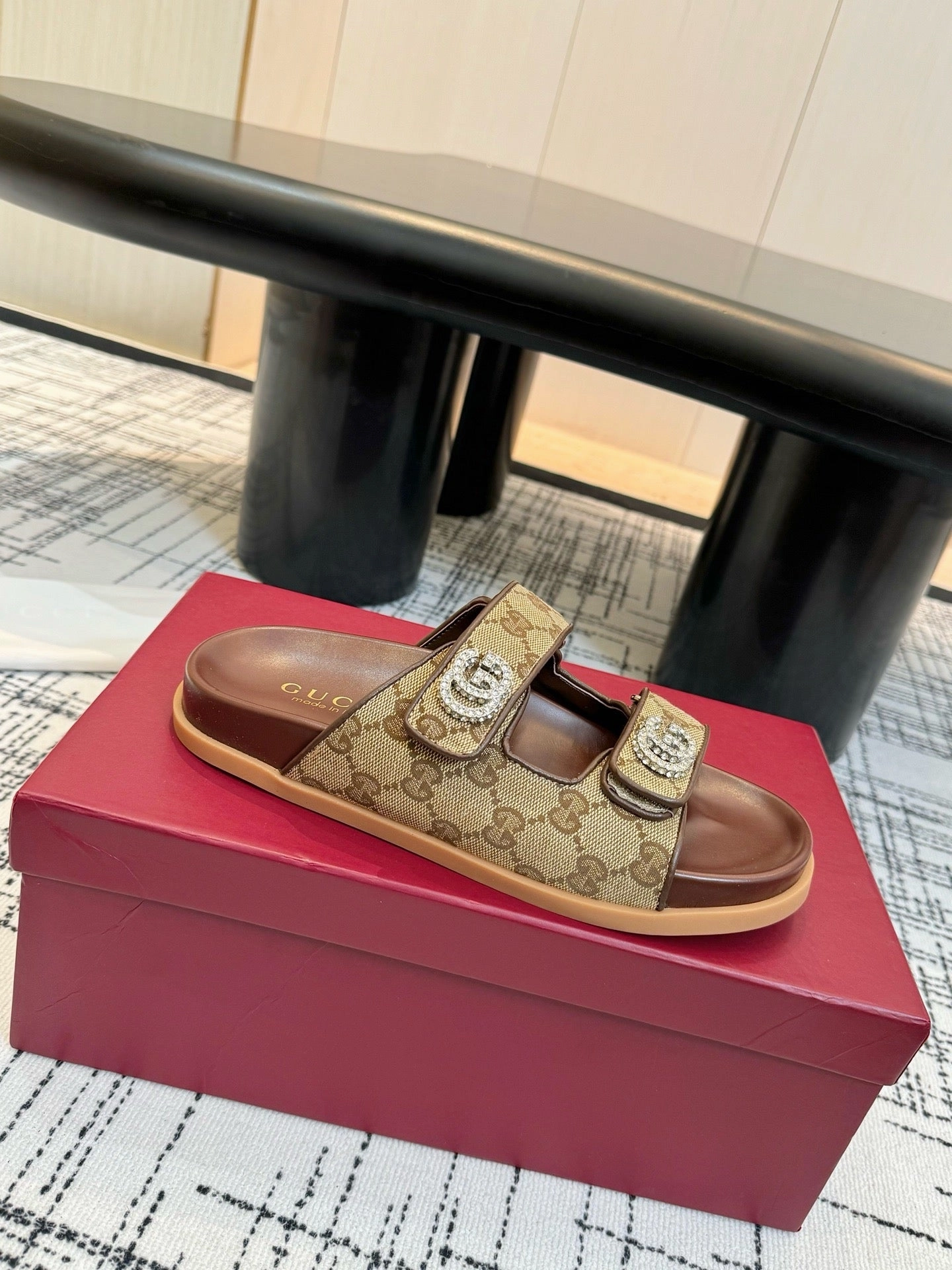 SE1633 Gucci Women's Sandal with Crystals / Size5-10 Biking Shoes Flats