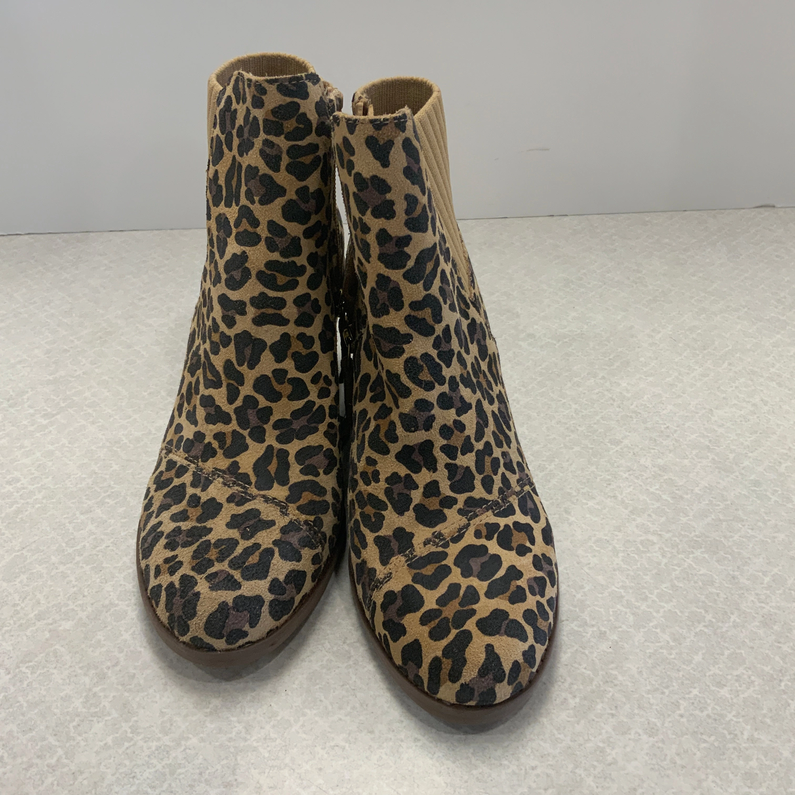 Sneaker Style Ankle Boots Boots Ankle Heels By Toms In Animal Print, Size: 5.5