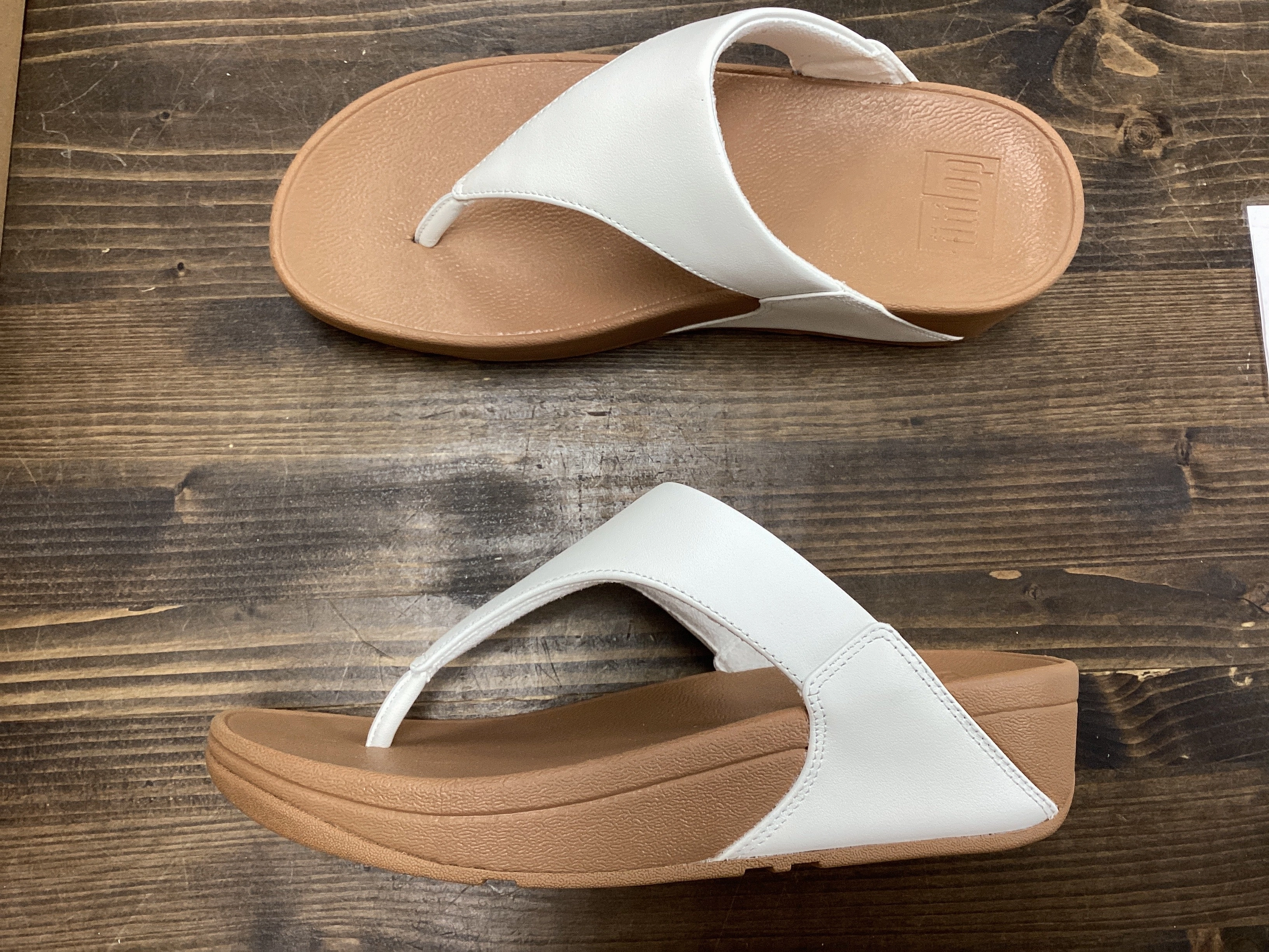 Fit Flops I88 Lulu Leather Toe Post Sandal Flip Flops And Army Pants