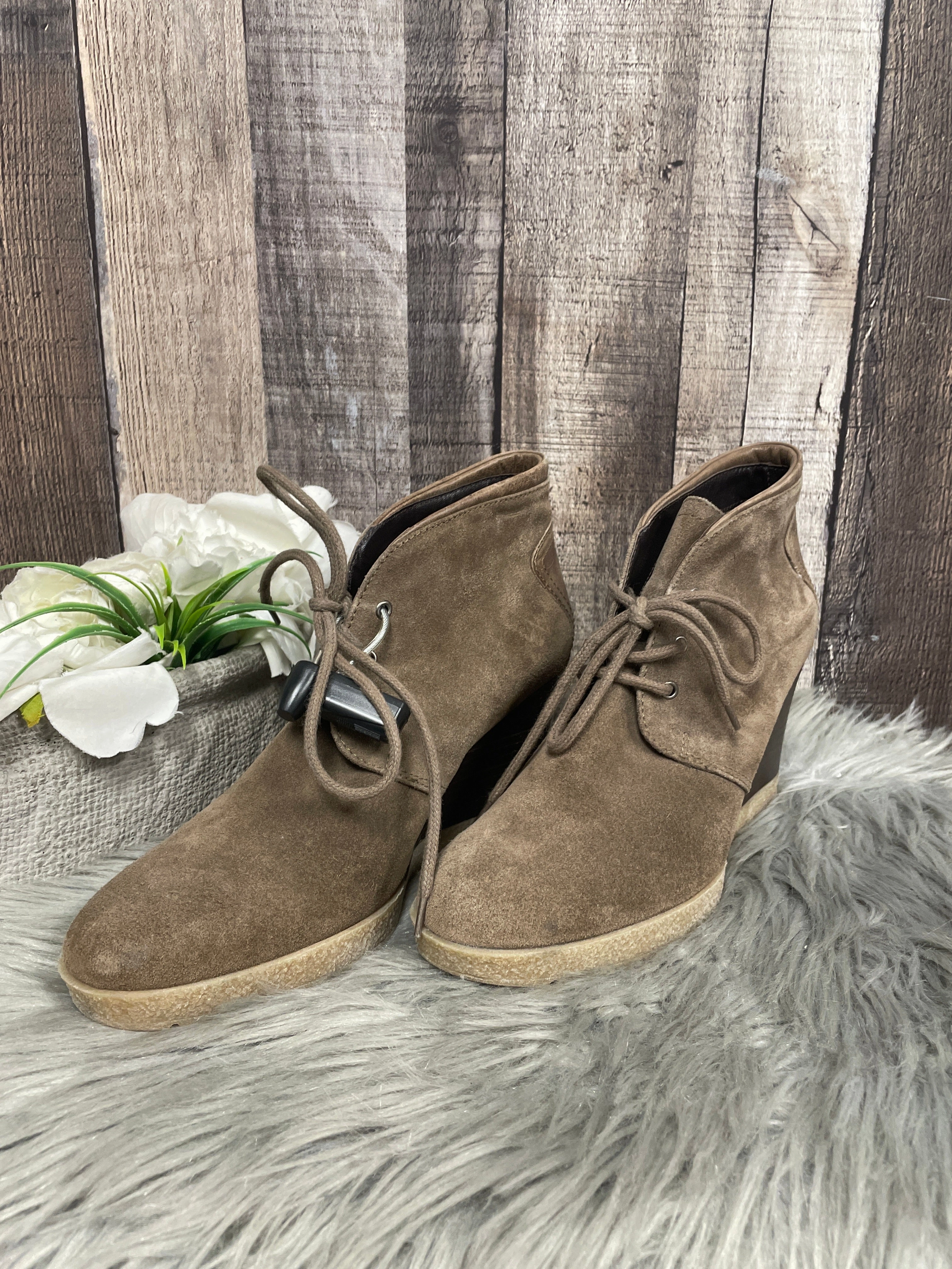 Low Vamp Ankle Boots Boots Ankle Heels By Aquatalia In Brown, Size: 7.5