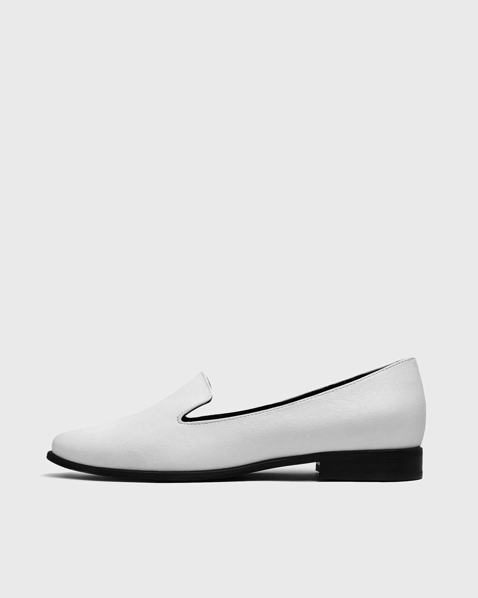 Leather Sole Flat Shoes Lords White Loafers made of grape leather Vegea