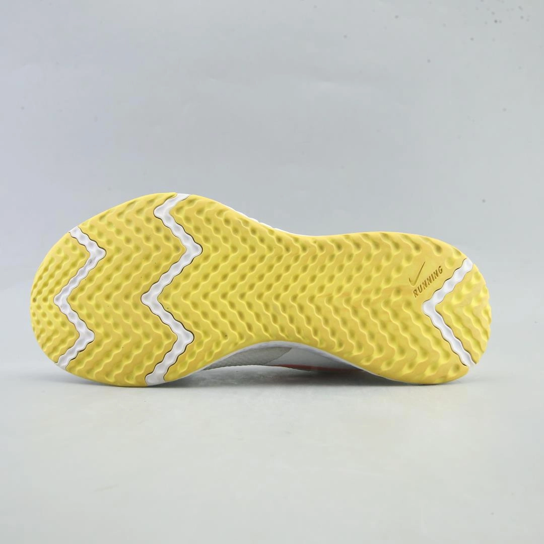 Caitlin Clark Basketball Shoes Nike NIKE REVOLUTION 5