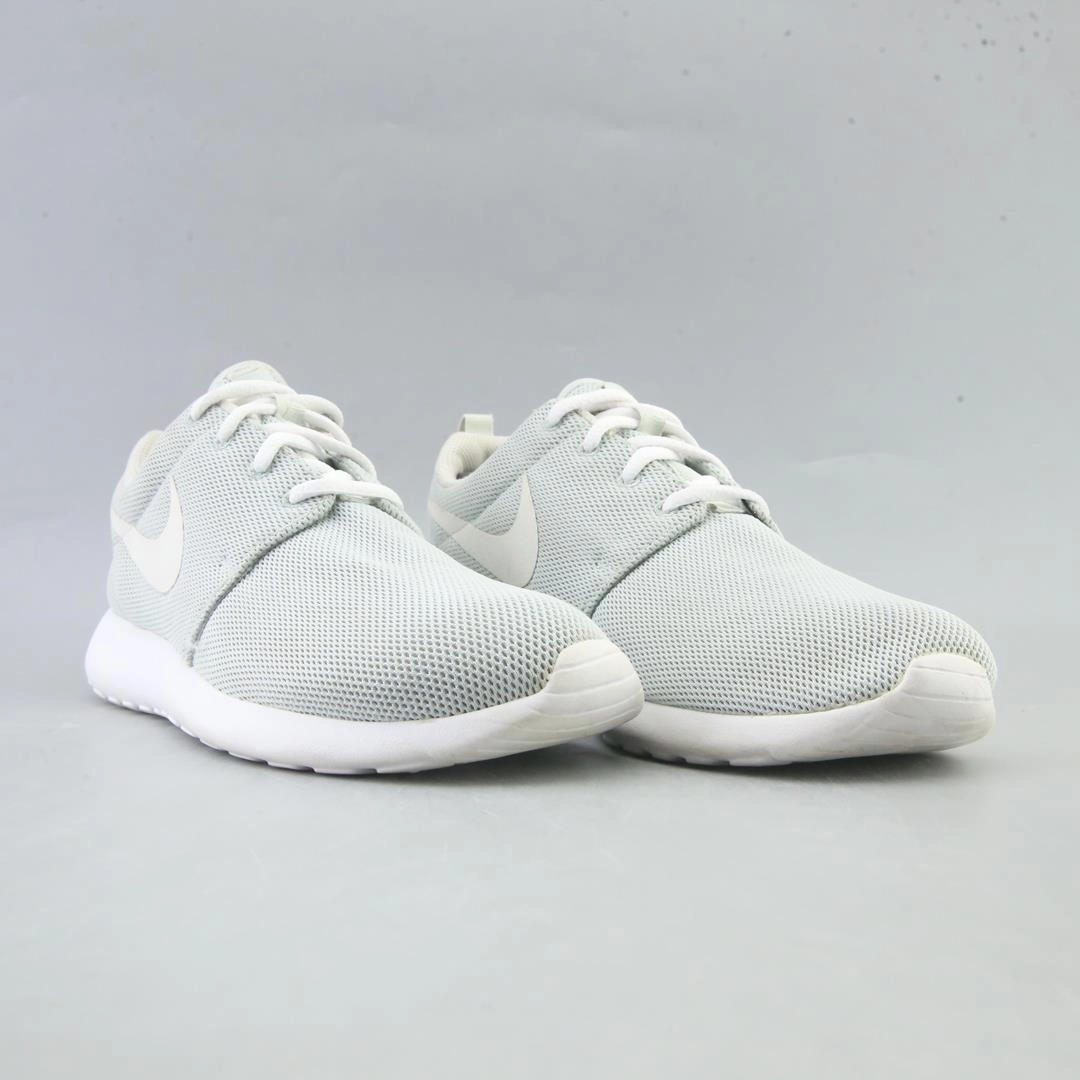 Nike Cross Trainers Shoes NIKE ROSHE ONE