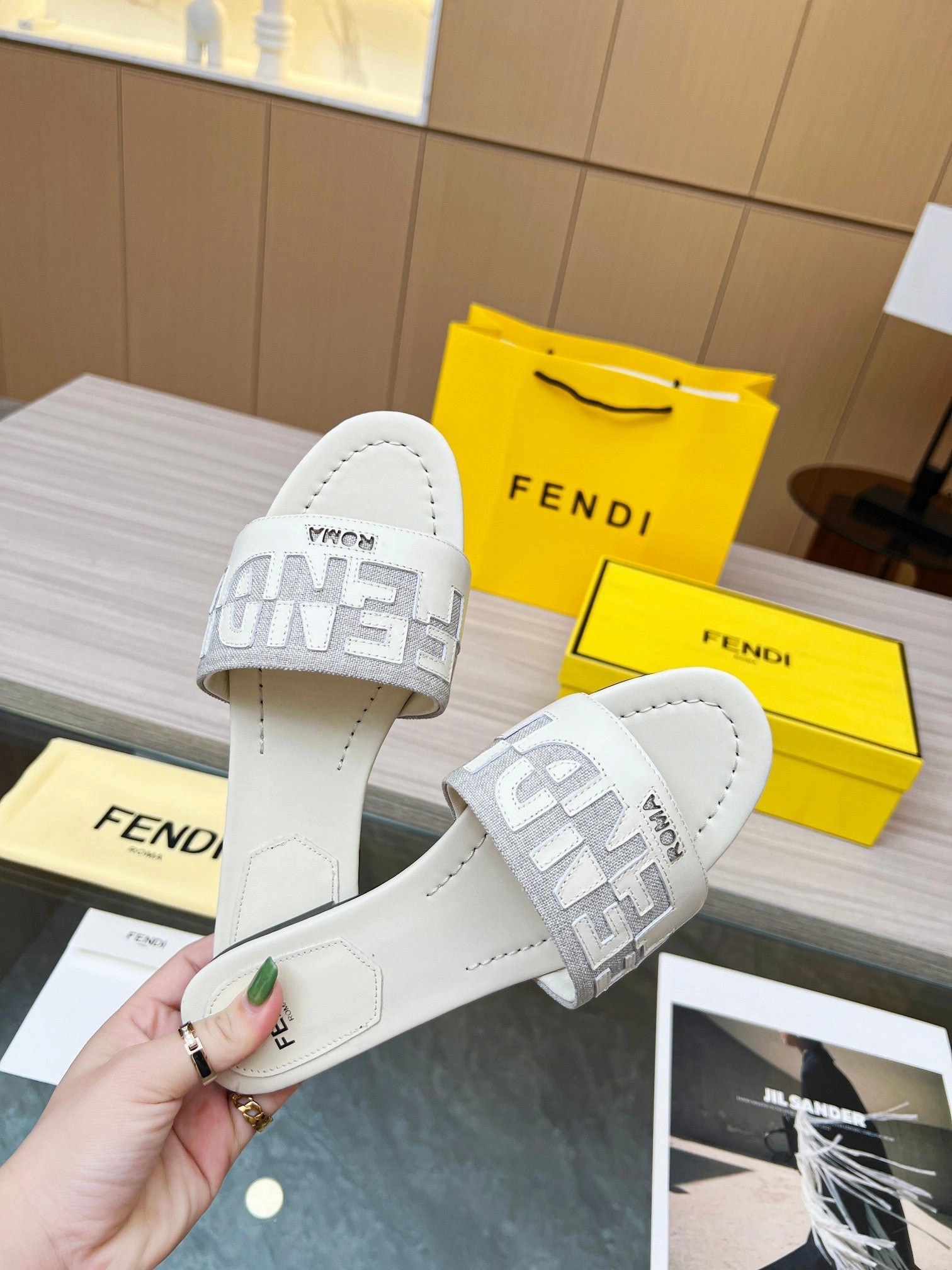 SE1036 FENDI Signature Slides / Size5-11 Best Shoes For Flat