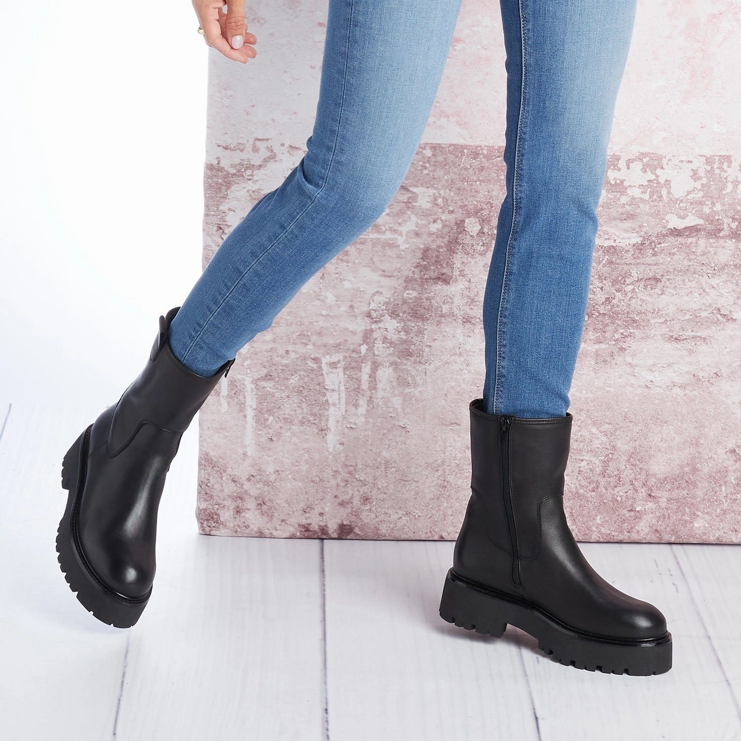 High Heel Leather Ankle Boots With Zip Reign: Black Leather