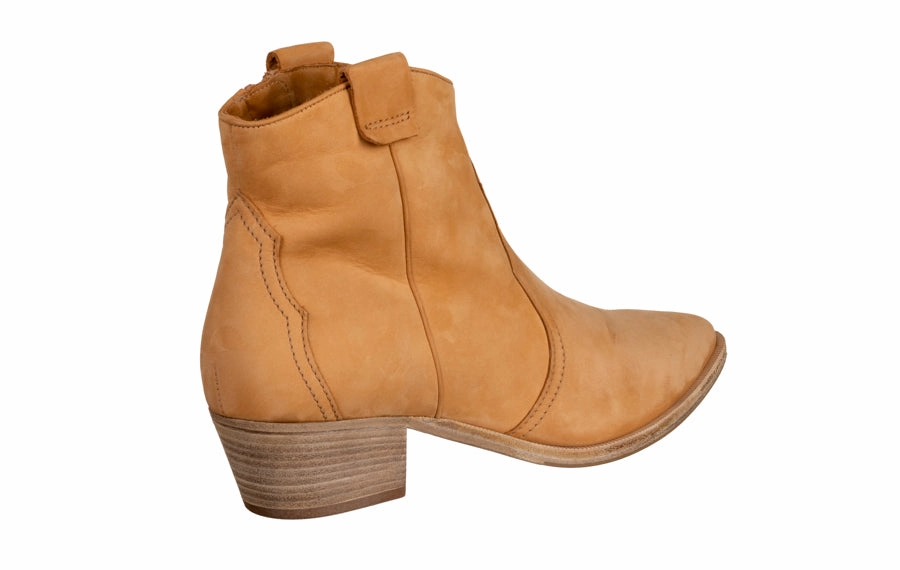 Ken Cowboy Camel Wearing Ankle Boots With Skinny Jeans