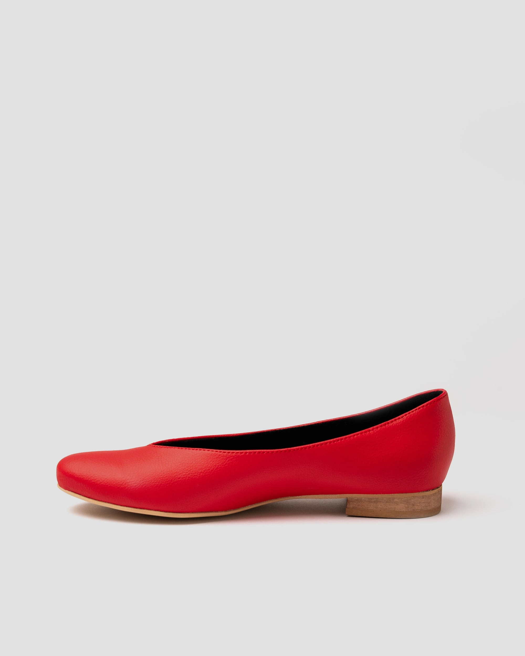 Pumps Red vegan ballerinas made of vegan grape leather Vegea Trendy Flat Shoes