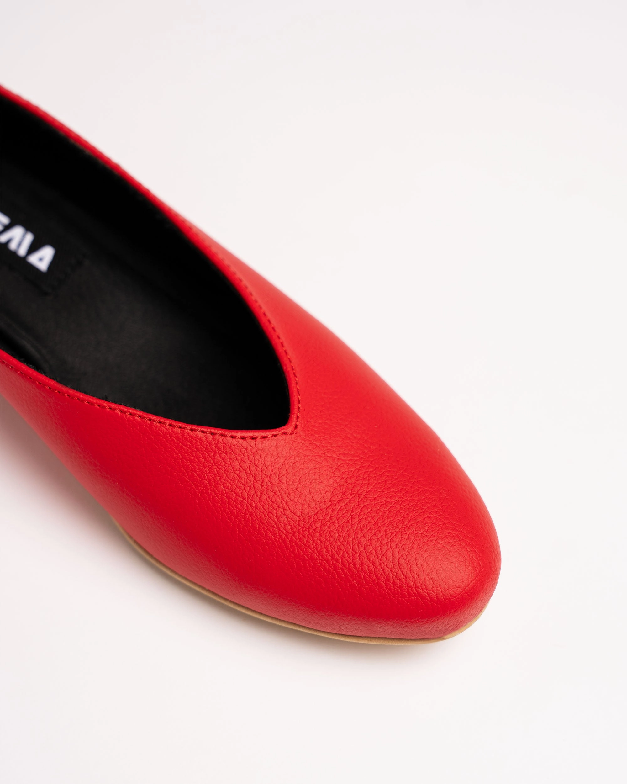 Pumps Red vegan ballerinas made of vegan grape leather Vegea Knit Shoes Flats