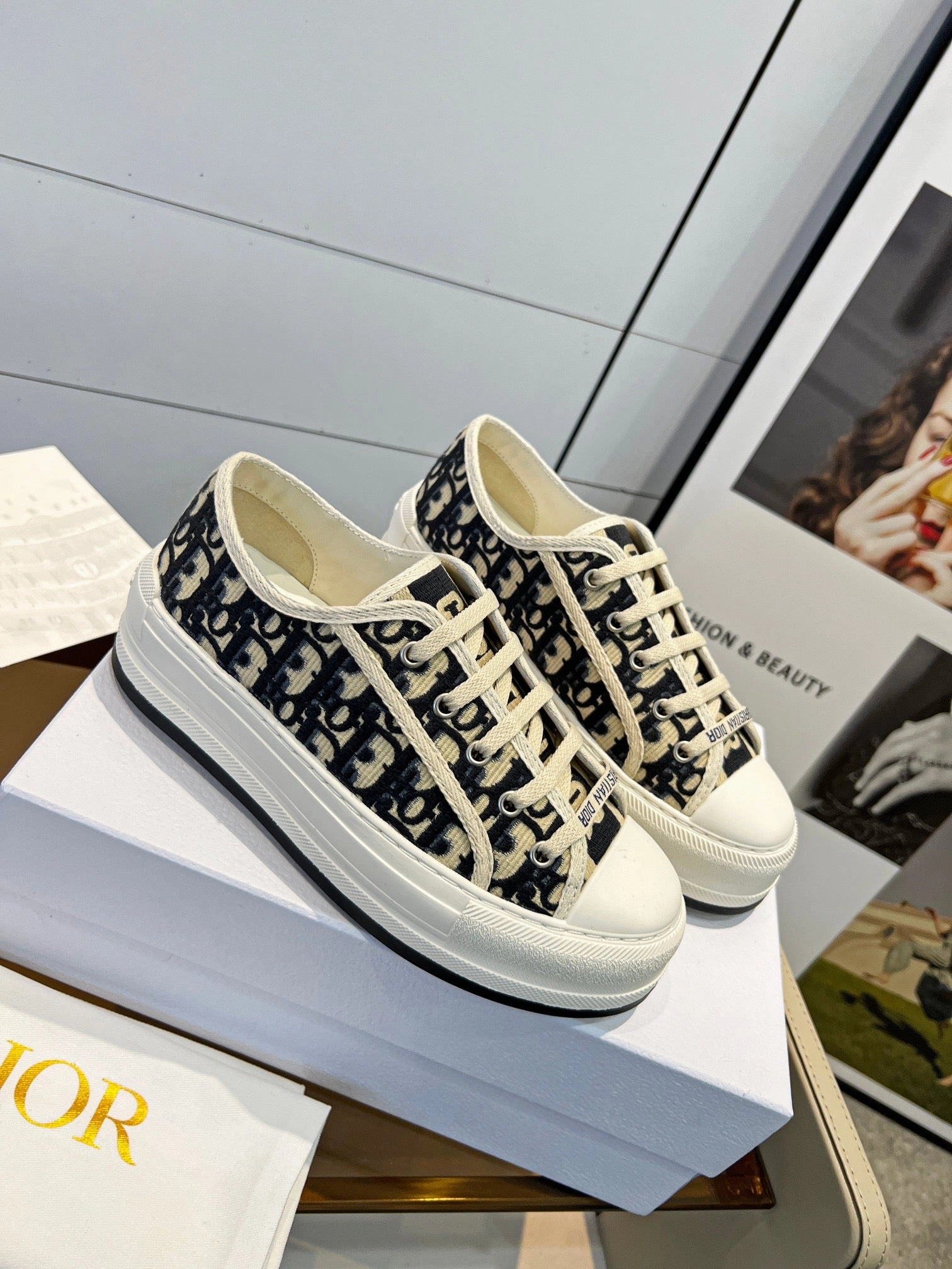 SE1049 DR Walk'n'Dior Platform Sneaker / Size4-11 Xc Flat Pedal