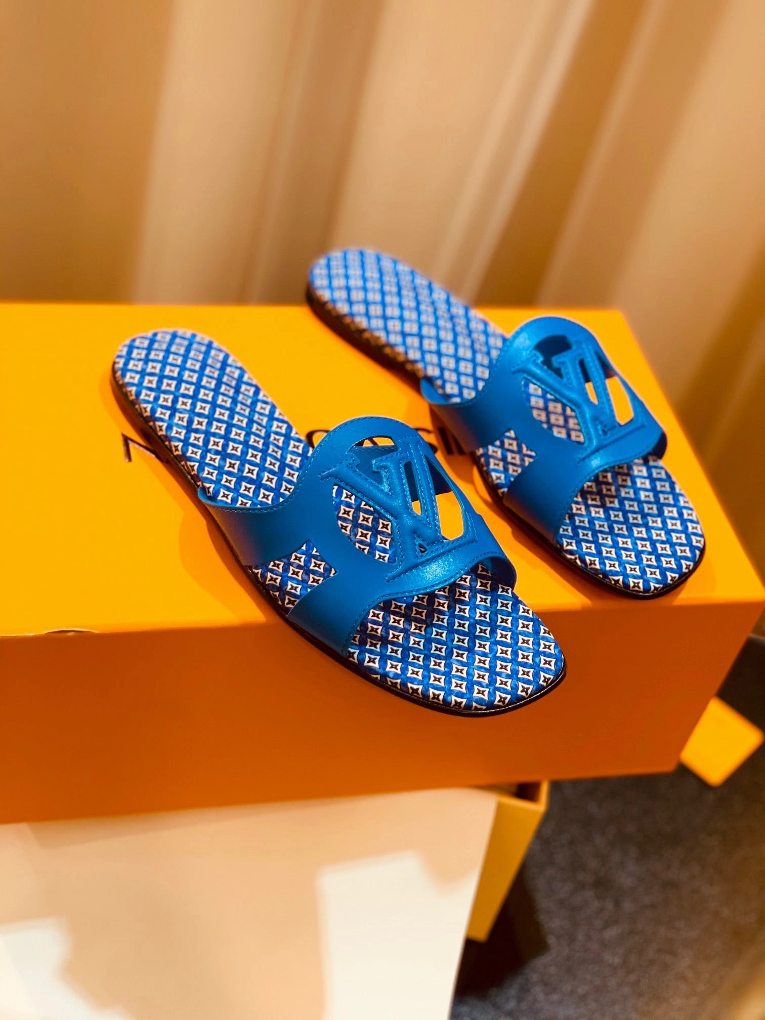 Flat Cocktail Shoes SE1136 LV Isola Flat Mule / Size5-11