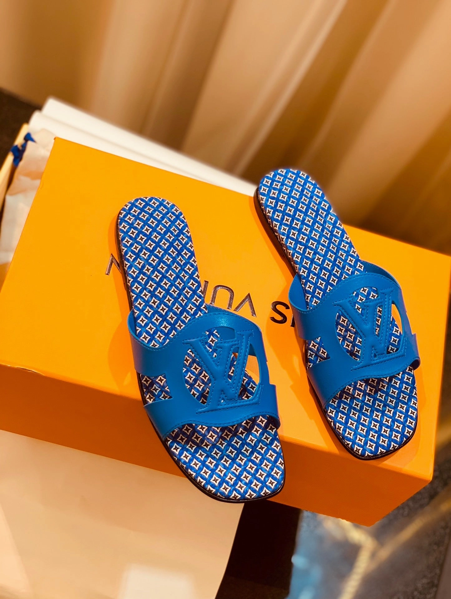 SE1136 LV Isola Flat Mule / Size5-11