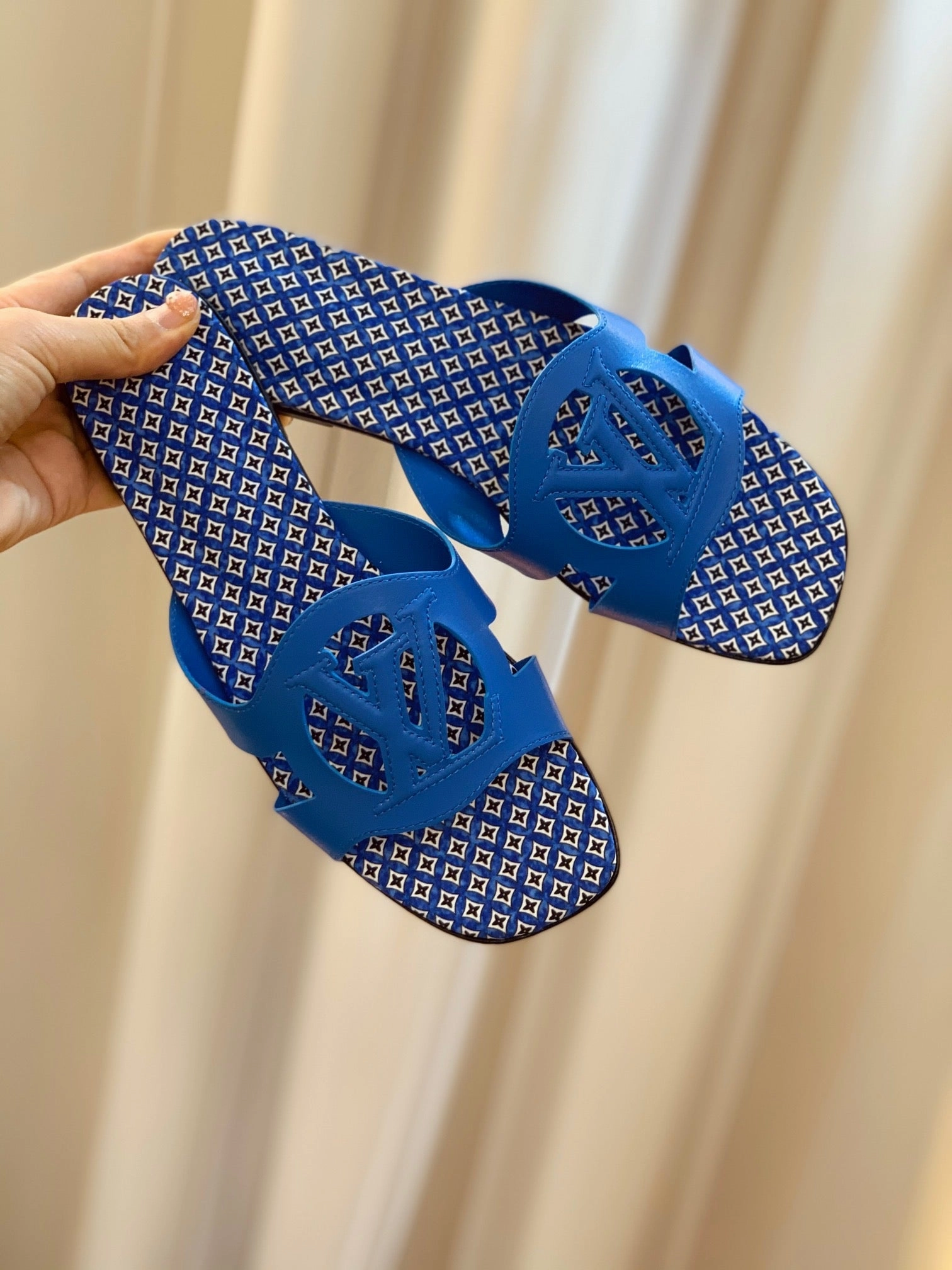 SE1136 LV Isola Flat Mule / Size5-11