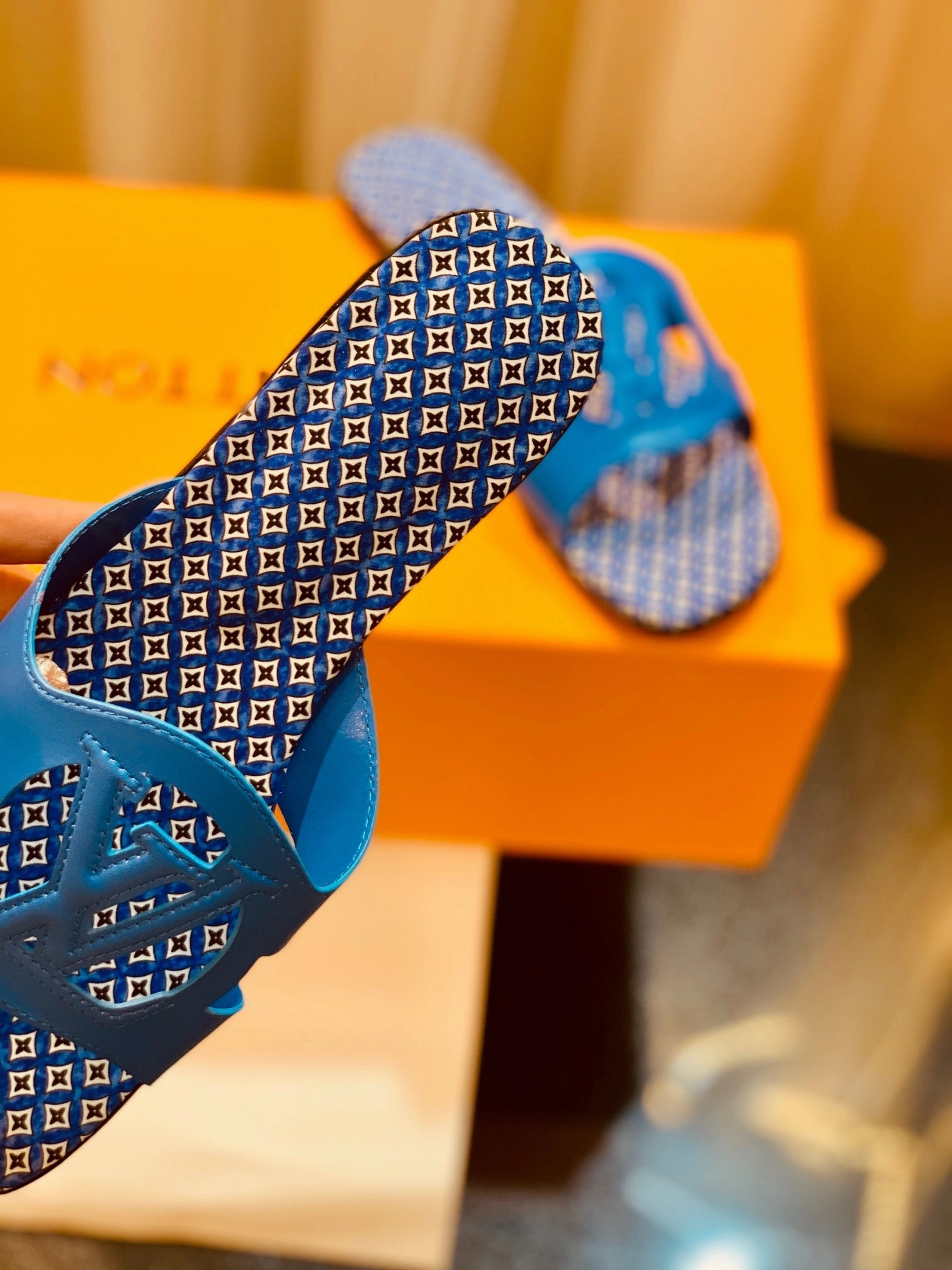 SE1136 LV Isola Flat Mule / Size5-11