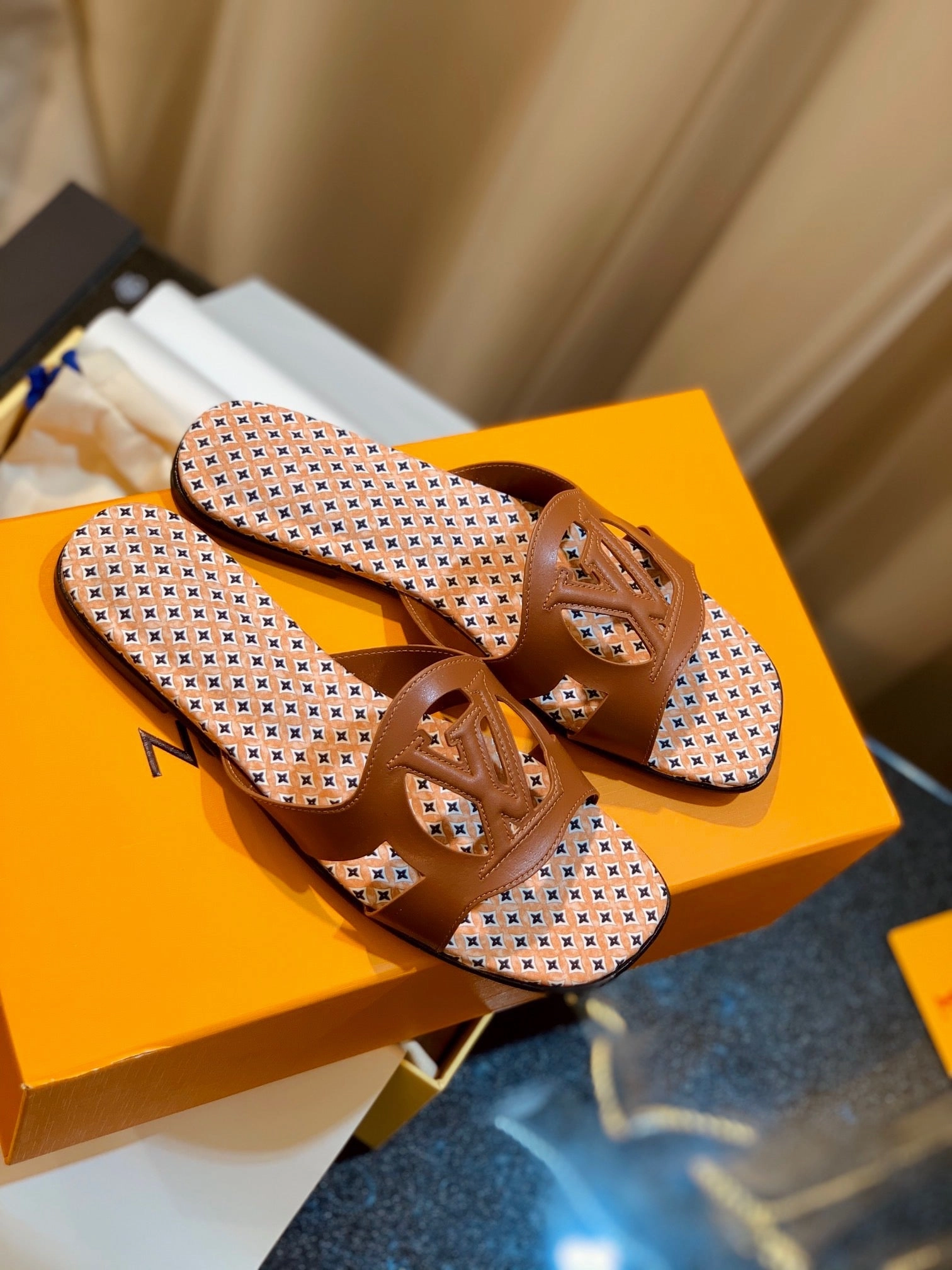 SE1138 LV Isola Flat Mule / Size5-11