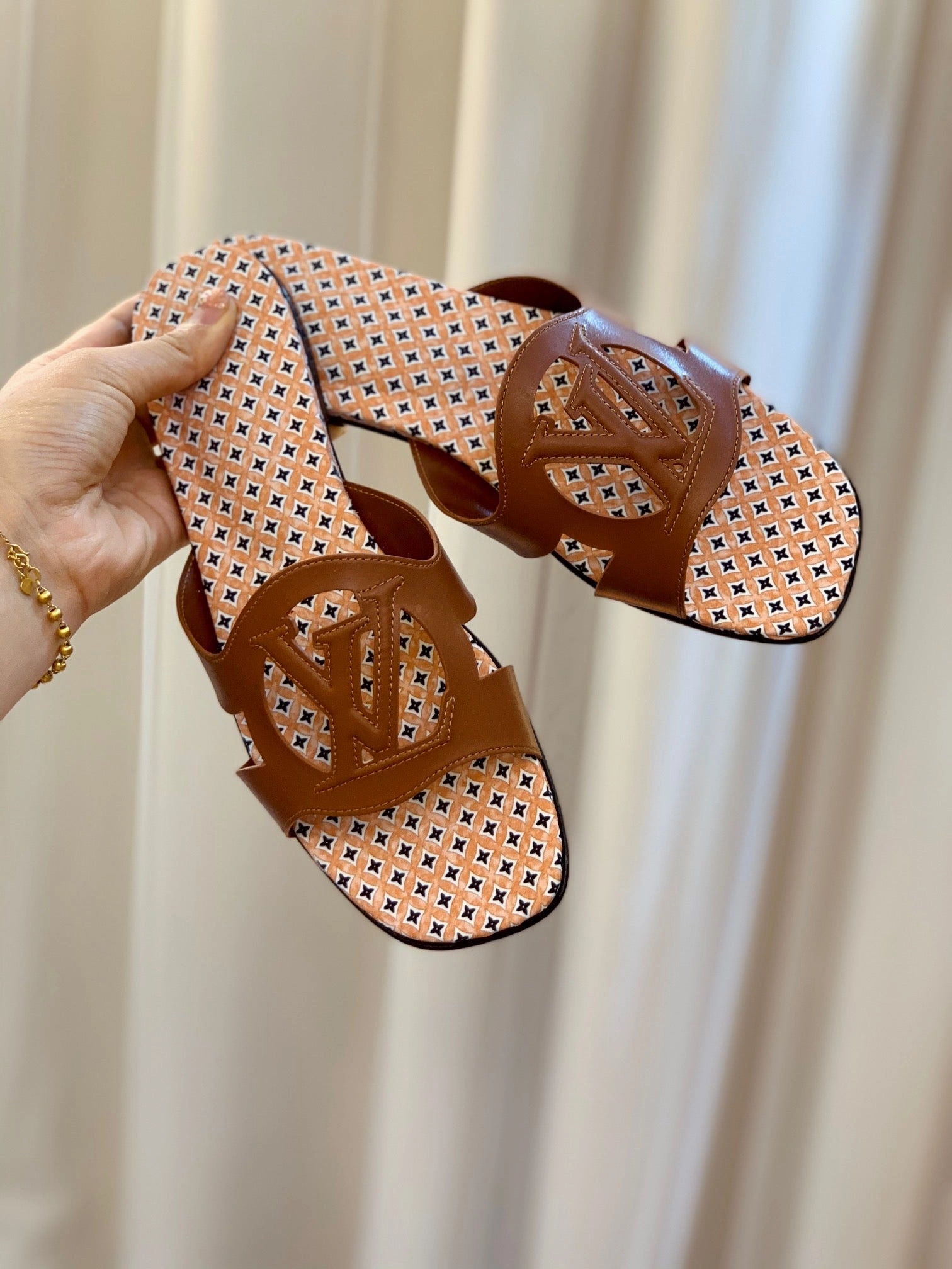 Flat Shoes With Velcro Straps SE1138 LV Isola Flat Mule / Size5-11