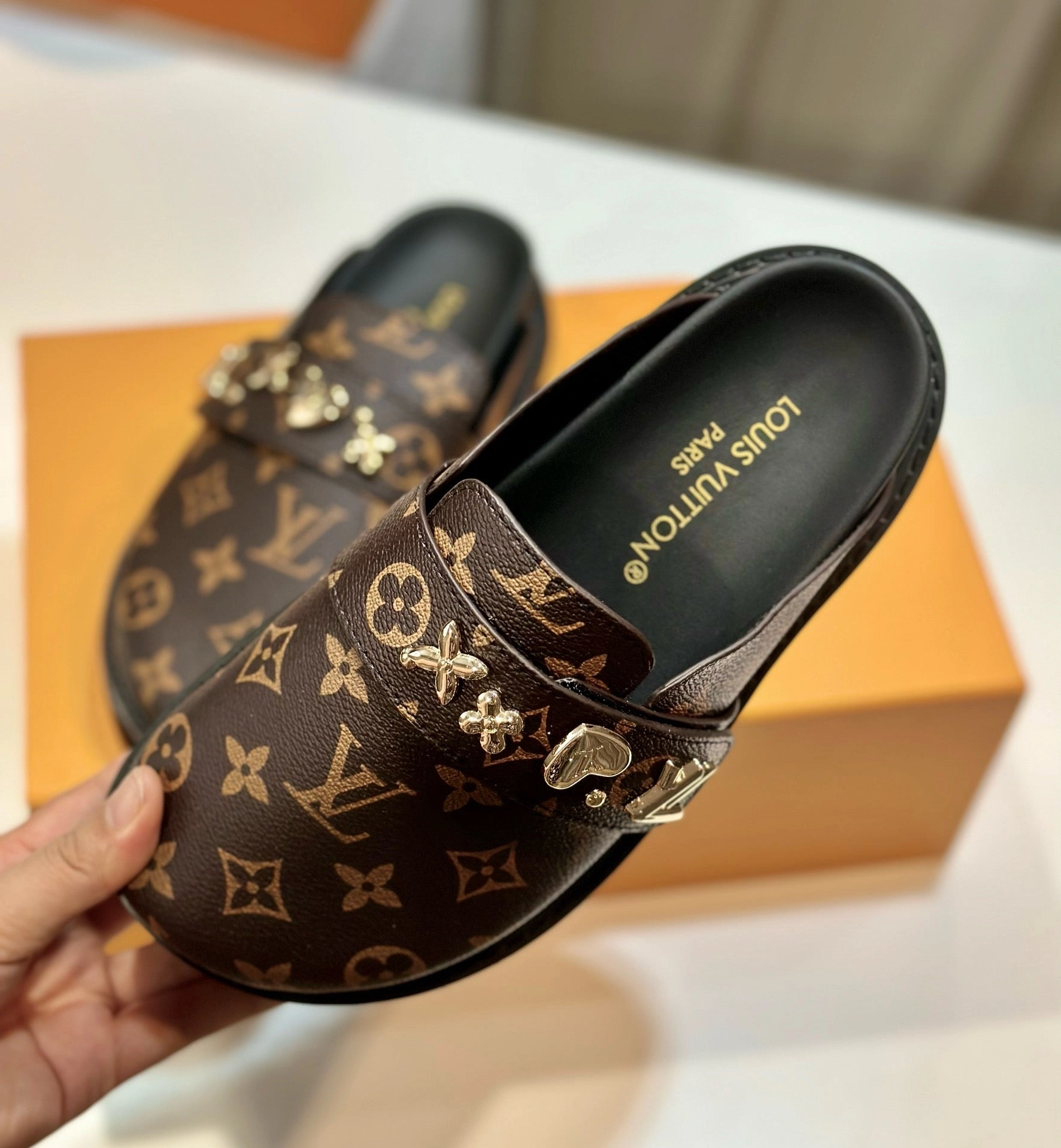 SE1473 LV Cosy Flat Comfort Clog / Size5-11 Ruffle Flat Shoes