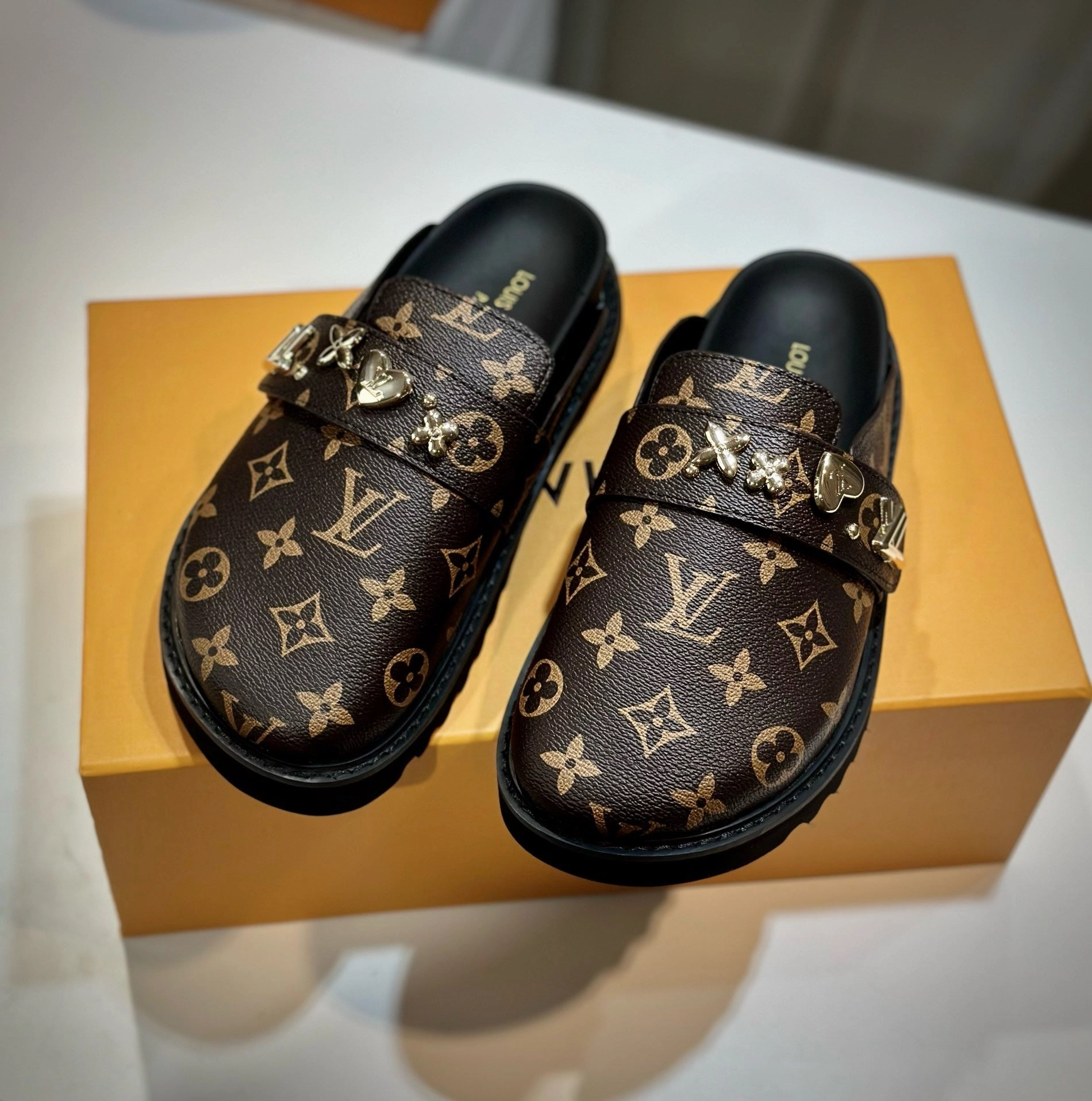 SE1473 LV Cosy Flat Comfort Clog / Size5-11 Best Designer Flat Shoes