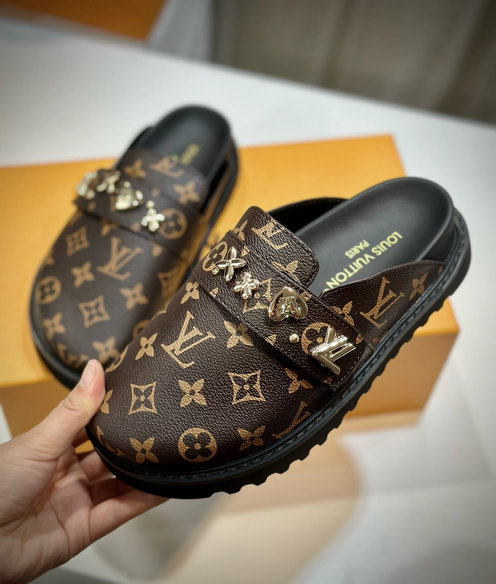 SE1473 LV Cosy Flat Comfort Clog / Size5-11 Custom Flat Shoes