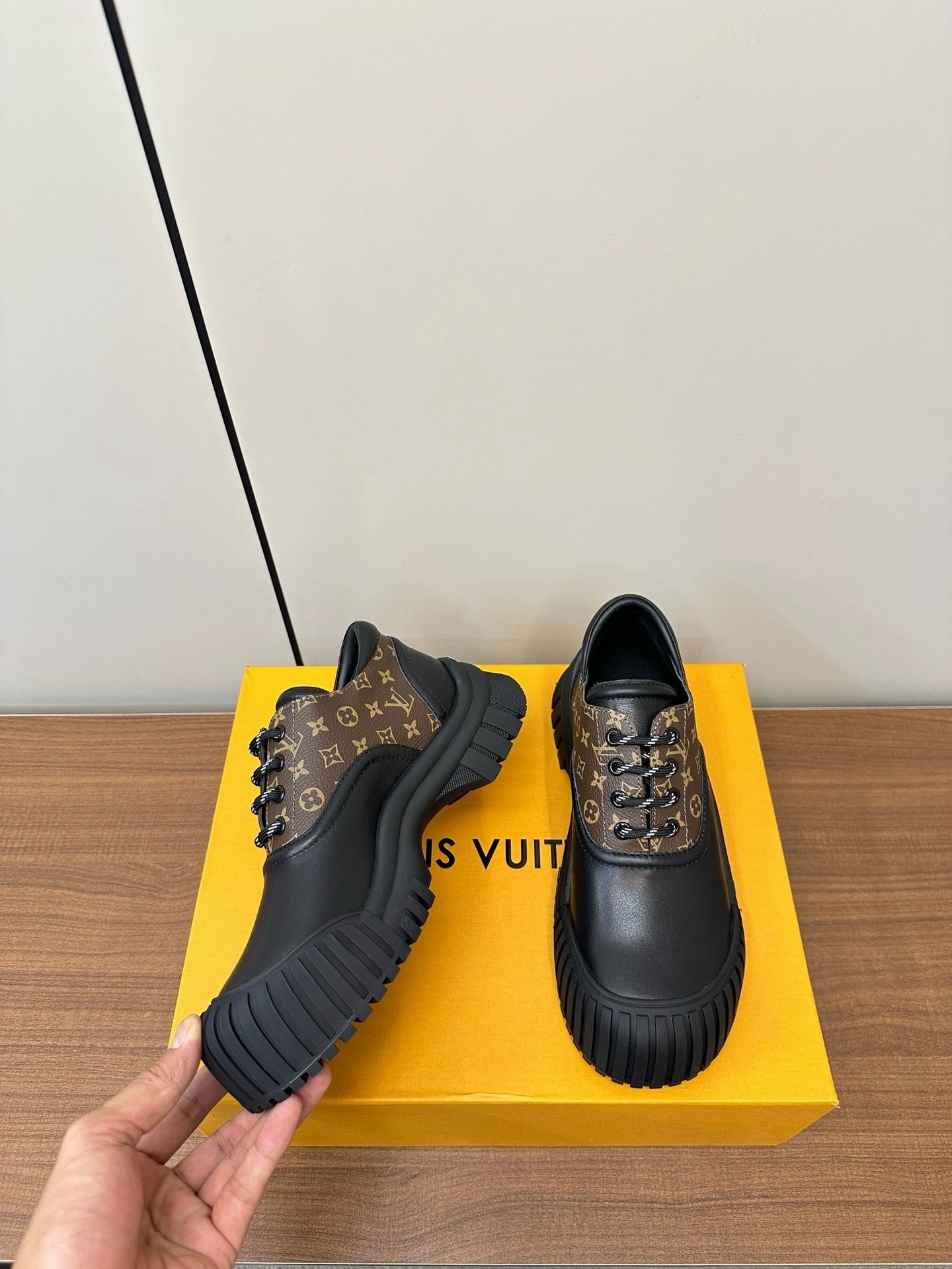 SE1520 LB Ruby Flat / Size5-10 Flat Bottom Lifting Shoes