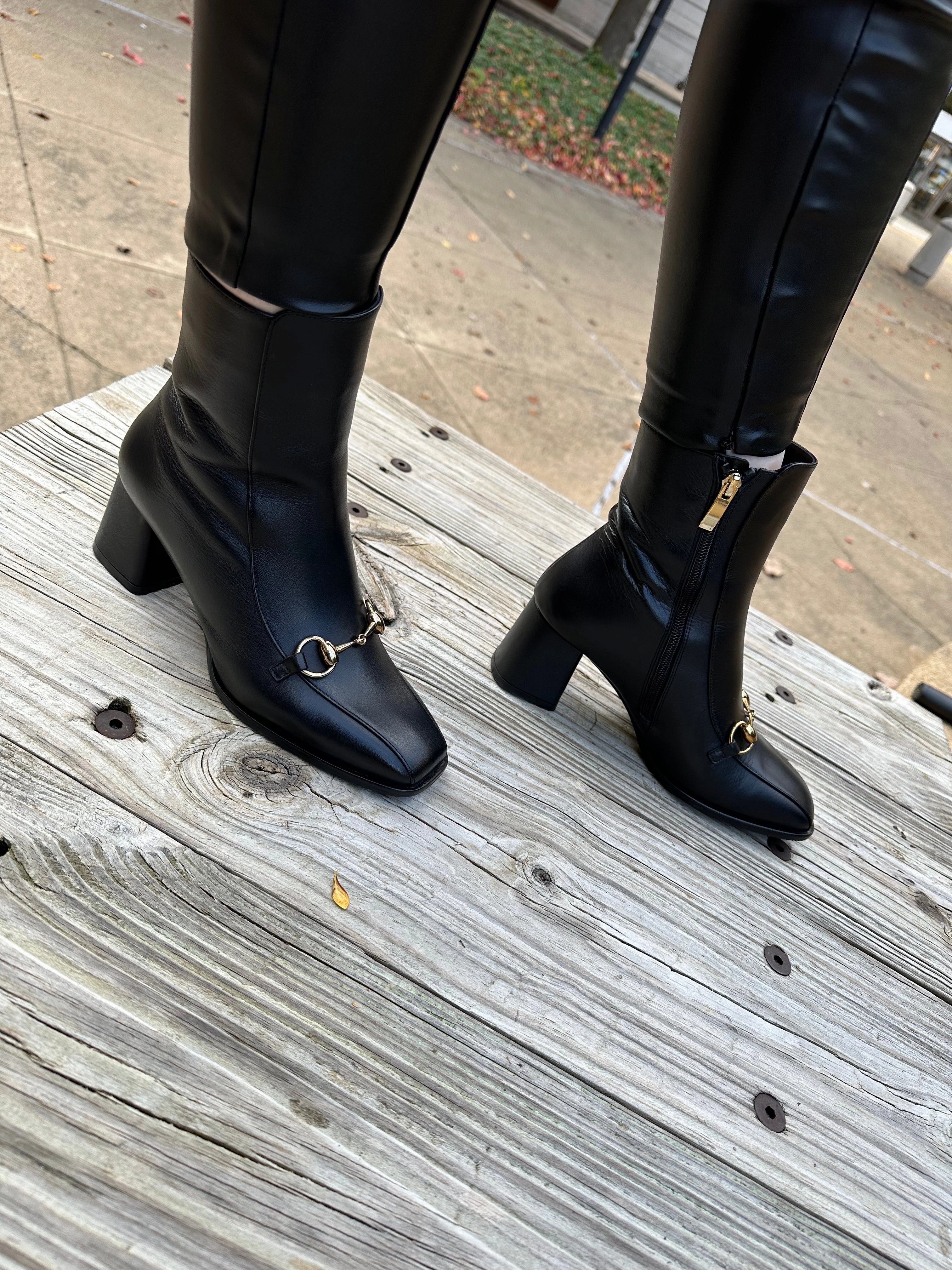 The Bukres Black Leather Block Heel Women Boot 2976 Bex Leather Chelsea Boots