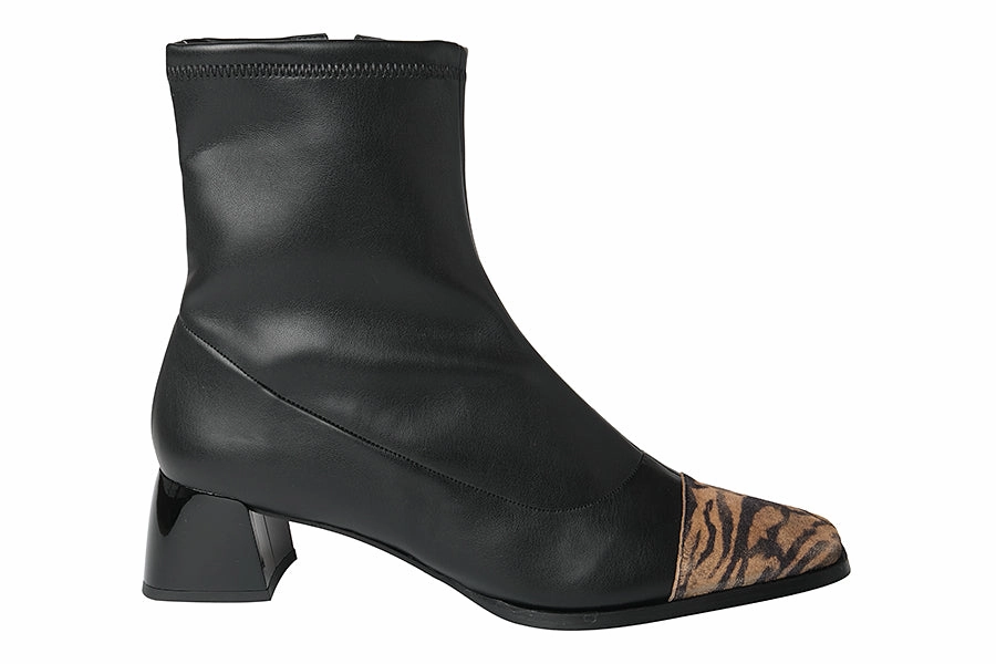 Spurr Philo Ankle Boots DAN BYRON