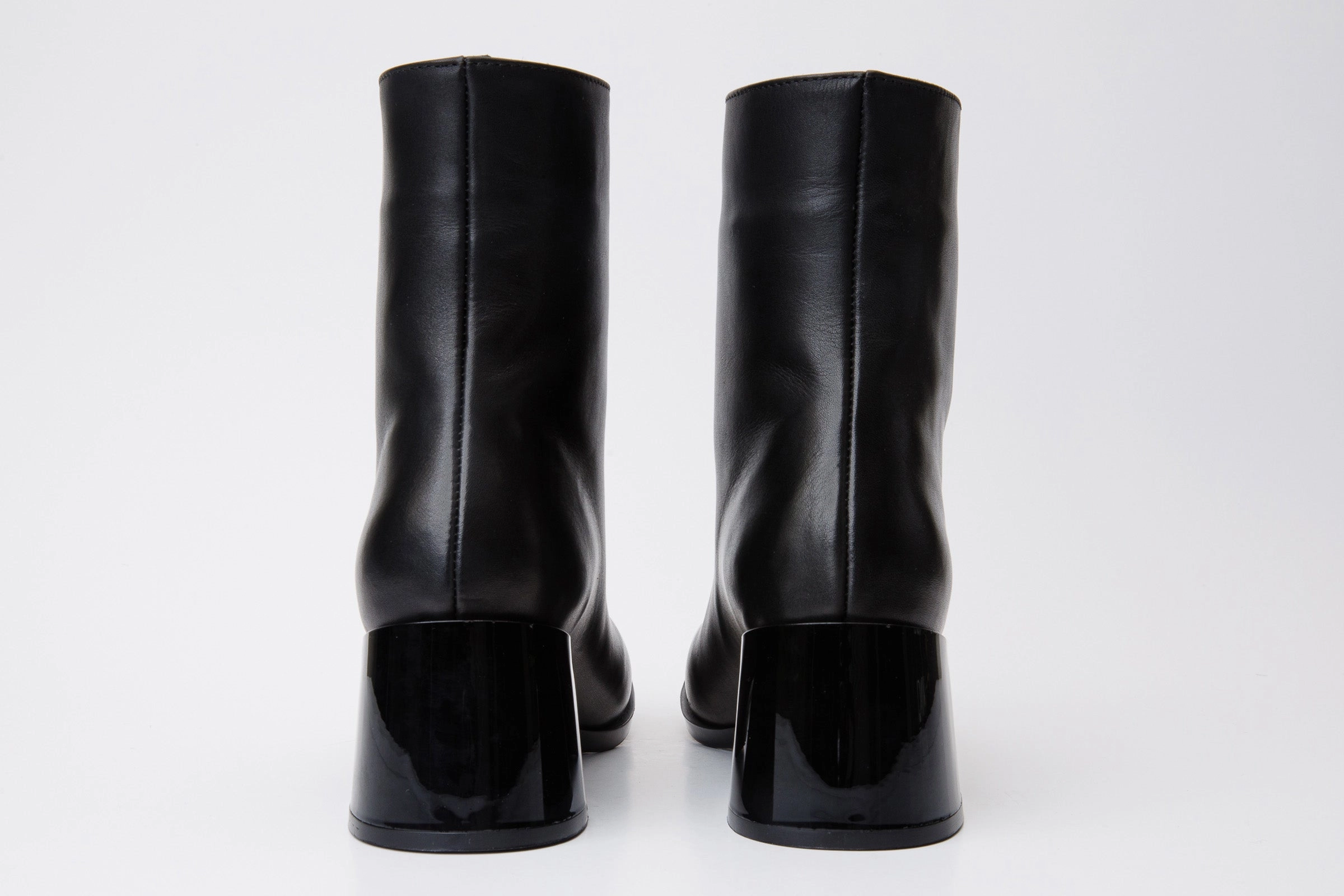 The Tackle Black Leather Block Heel Women Boot Vance Chelsea Boots