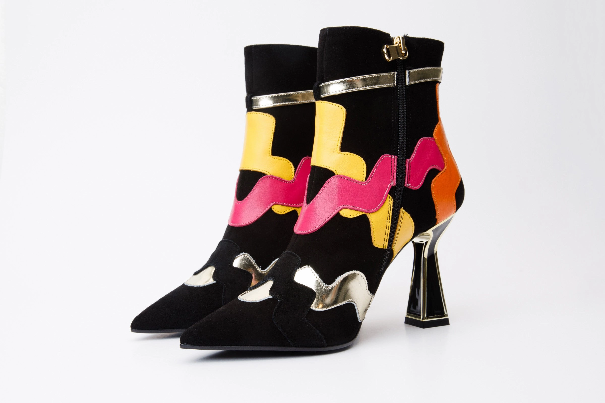 The Tario Black Suede Leather Ankle Women Boot Chelsea Boots Flache Sohle