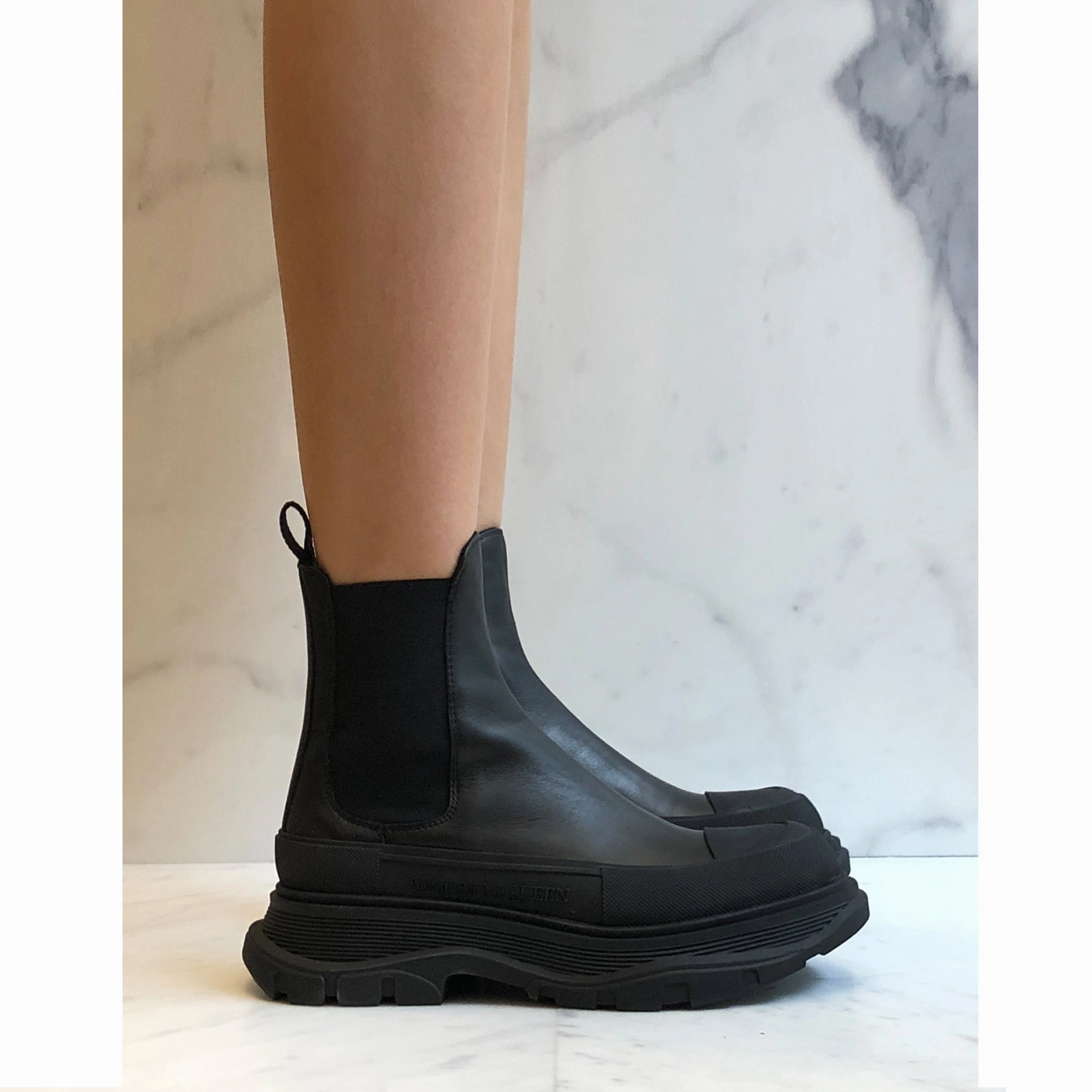 Boot Doc Marten Tread Chelsea Matte Leather Boots, Black