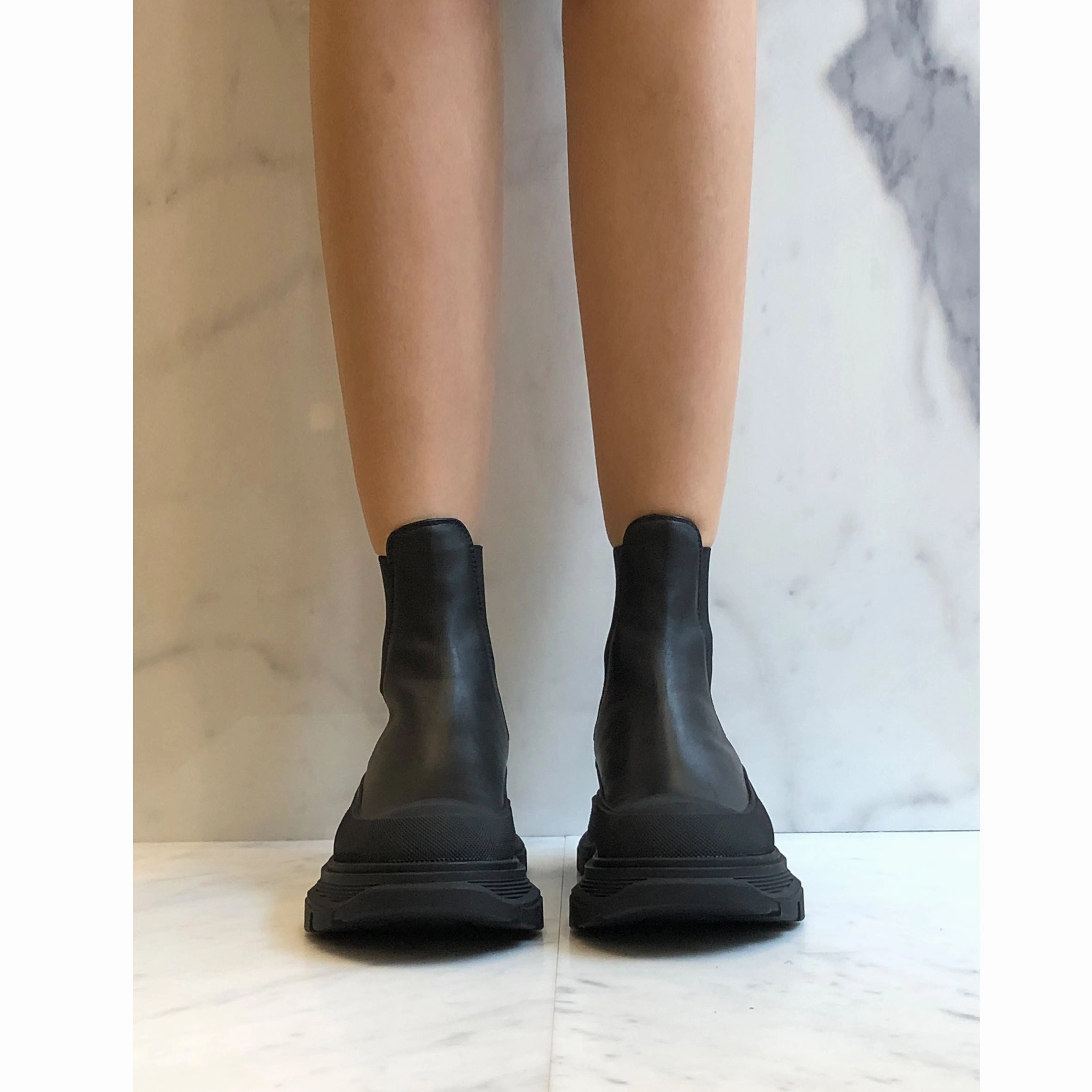 Dark Gray Chelsea Boots Tread Chelsea Matte Leather Boots, Black