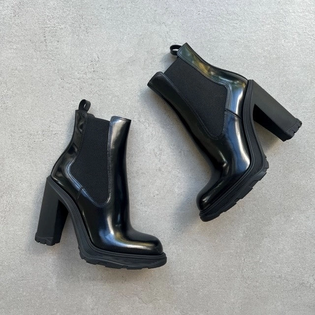 Veronica Beard Delilah Chelsea Boots Tread Heel Chelsea Boots, Black