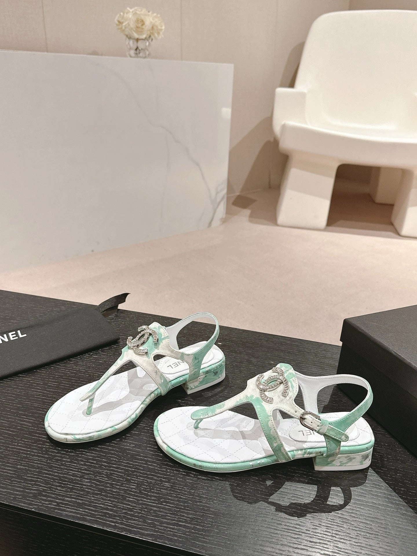 SE1409 CC Sandals / Size4-11 Flat Shoes Socks