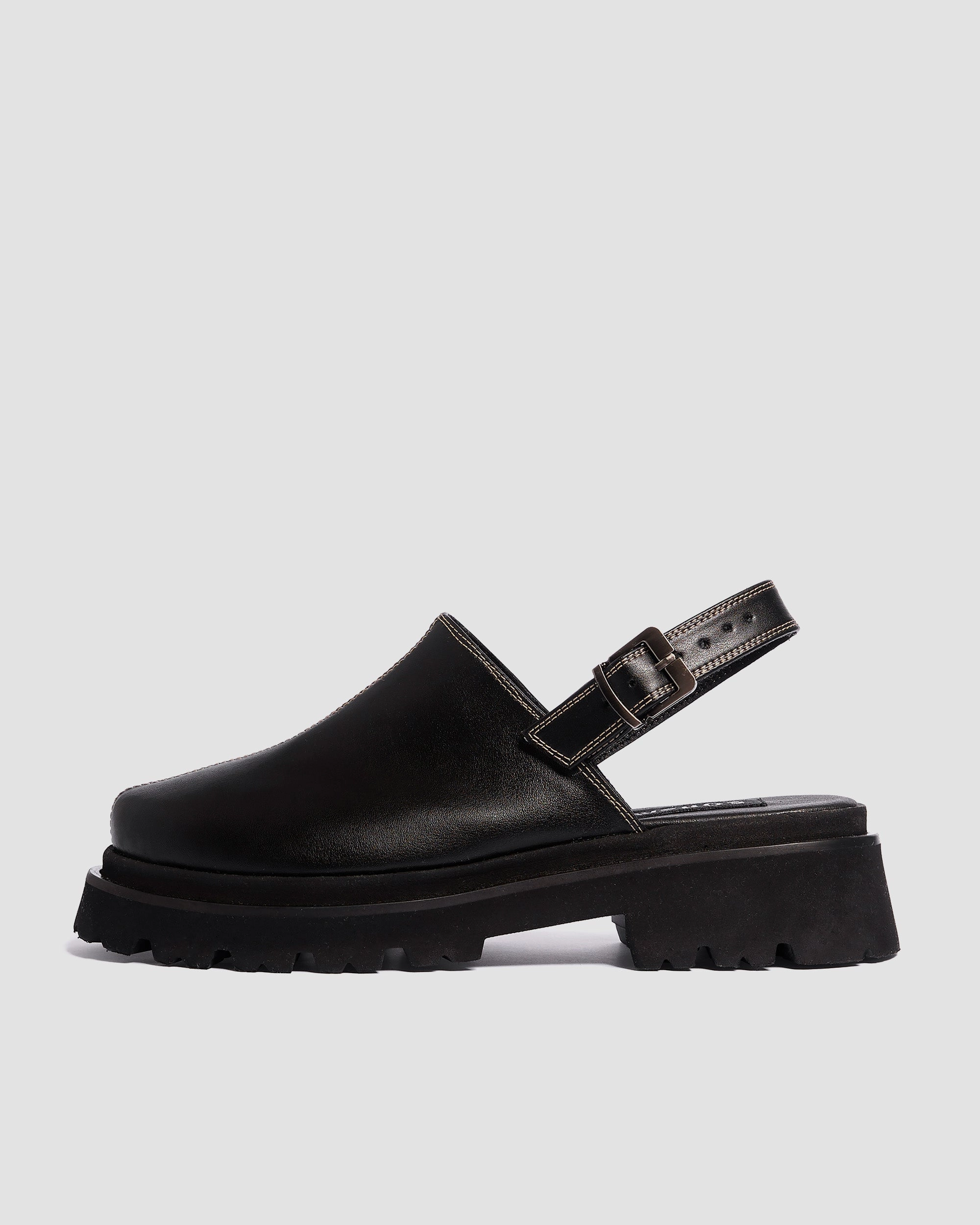 Indoor Soccer Shoes Urban Clogs made of vegan grape leather