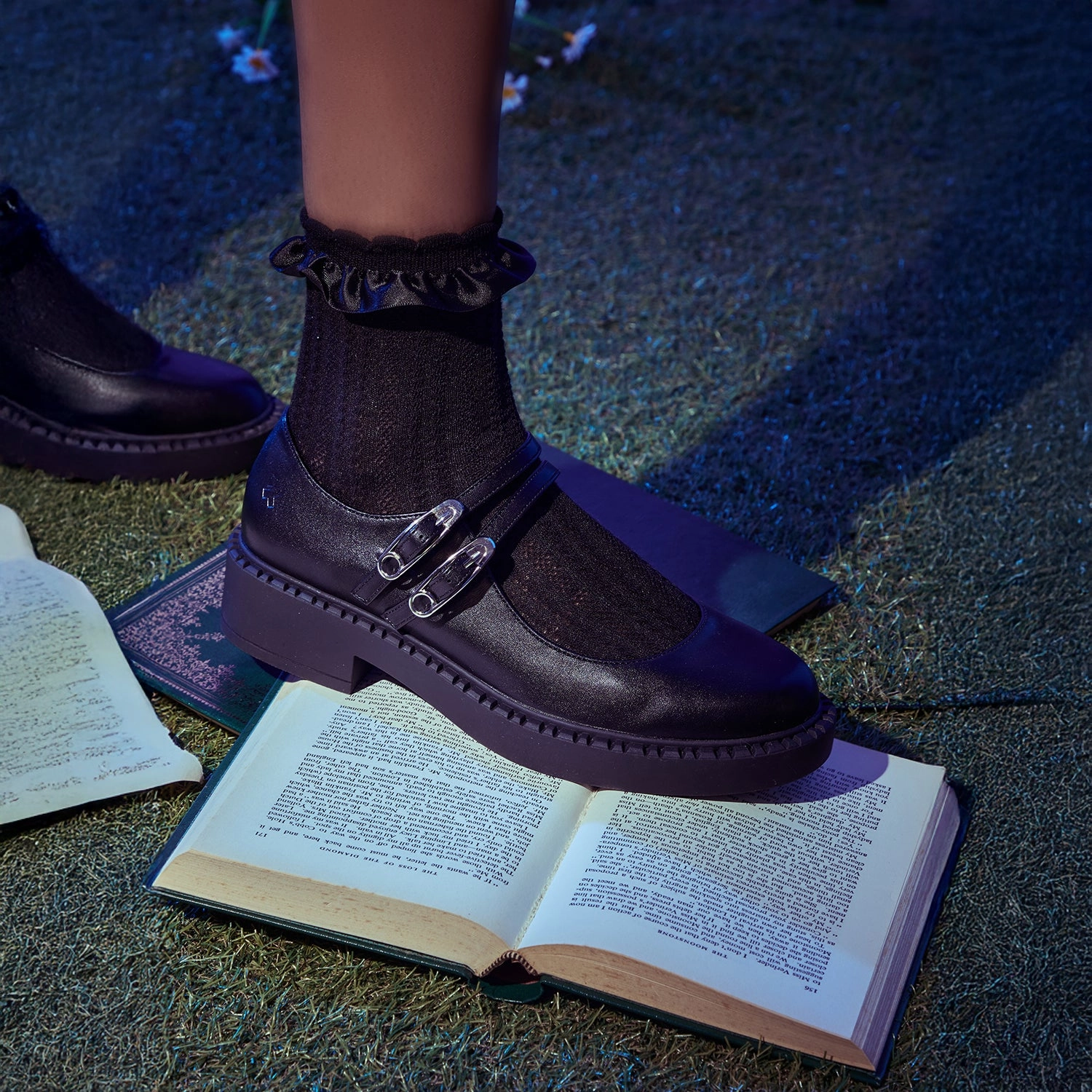 Vagar Safety Pin Tale Mary Janes Womens Dr Martens Mary Jane Casual Shoe Black